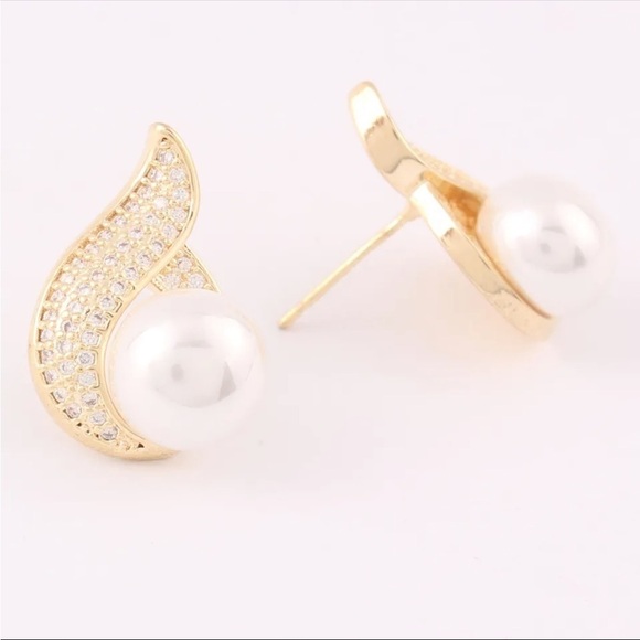 Gold Sparkly Cubic Zircon Pearl tear Drop Sparkly New - Picture 2 of 8